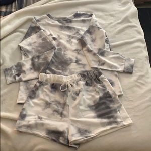 2pc set of lounge wear.